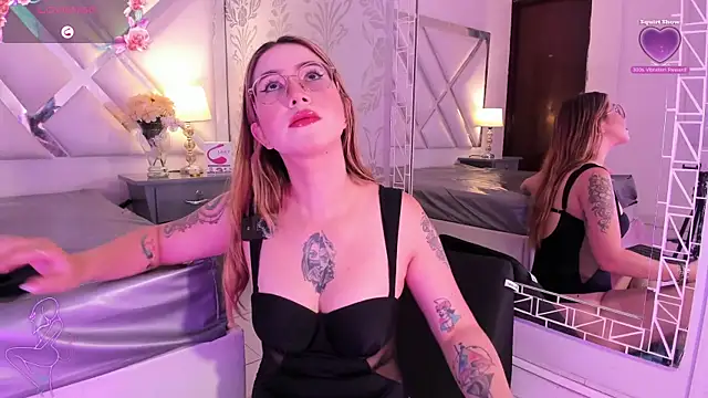 Annyhathatway online show from April 2026 08:37:02 PM