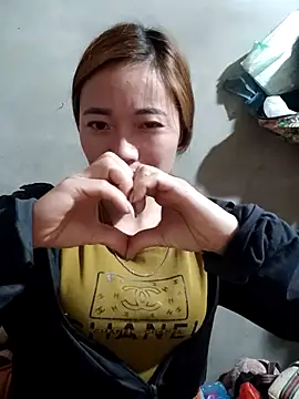 little-effy online show from April 2026 11:39:02 AM