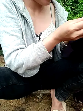 Snapshot of little-effy chatting on June 2026 10:27:02 AM little-effy online show from June 2026 10:27:02 AM