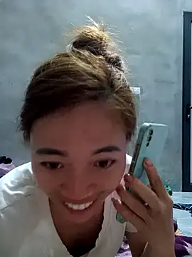 Snapshot of little-effy chatting on December 2025 10:43:02 AM little-effy online show from December 2025 10:43:02 AM