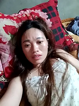 Snapshot of little-effy chatting on June 2026 12:00:02 PM little-effy online show from June 2026 12:00:02 PM