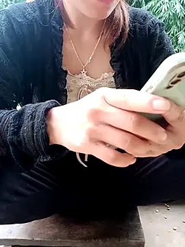 Snapshot of little-effy chatting on July 2026 10:44:02 AM little-effy online show from July 2026 10:44:02 AM