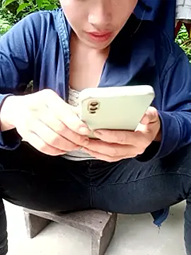 Snapshot of little-effy chatting on June 2026 01:28:02 AM little-effy online show from June 2026 01:28:02 AM
