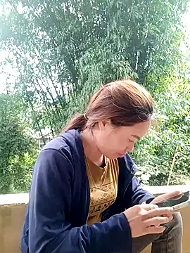 little-effy online show from May 2026 02:37:01 AM
