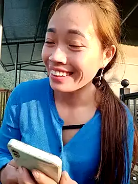 little-effy online show from December 2025 09:09:01 AM