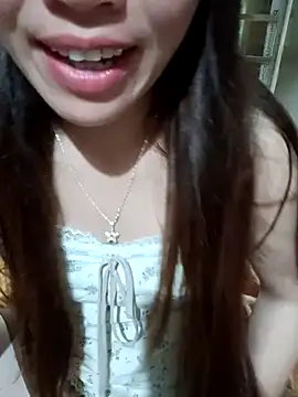 Snapshot of little-effy chatting on June 2026 12:05:02 AM little-effy online show from June 2026 12:05:02 AM