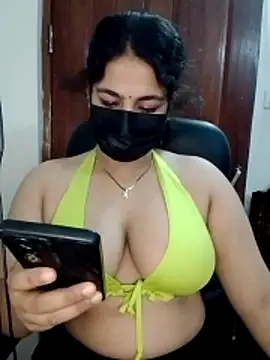 nosrat014 online show from April 2026 11:37:02 AM