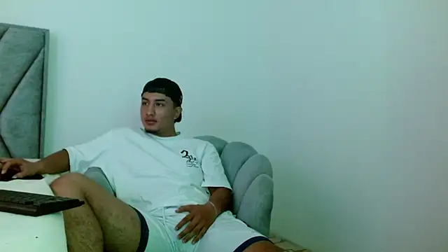 kyro estrada online show from December 2025 06:25:01 PM