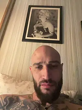 kingNQueen1211 online show from April 2026 05:42:02 AM