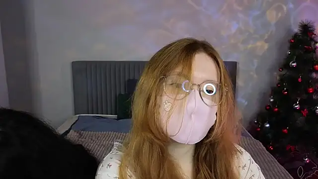 Snapshot of CaramelCigarettesss chatting on December 2025 01:12:01 AM CaramelCigarettesss online show from December 2025 01:12:01 AM