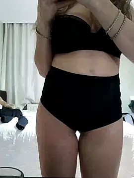 Snapshot of NovaMia chatting on February 2026 03:41:02 PM NovaMia online show from February 2026 03:41:02 PM