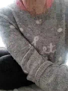 Snapshot of NovaMia chatting on February 2026 12:11:01 PM NovaMia online show from February 2026 12:11:01 PM