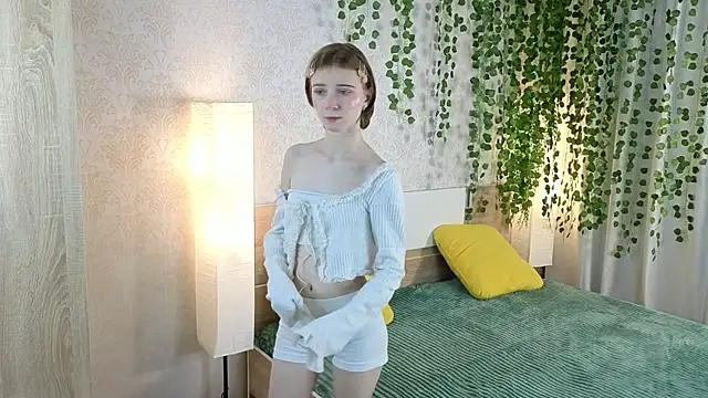 Snapshot of ViollaBloom chatting on December 2025 01:56:01 AM ViollaBloom online show from December 2025 01:56:01 AM