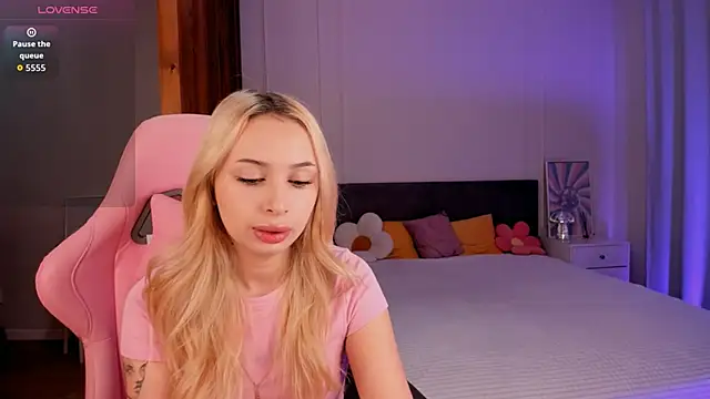 LanaMiracle online show from December 2025 04:28:02 AM