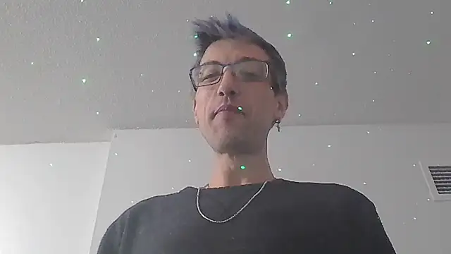 Snapshot of AskAveryAnything chatting on December 2025 12:33:01 AM AskAveryAnything online show from December 2025 12:33:01 AM