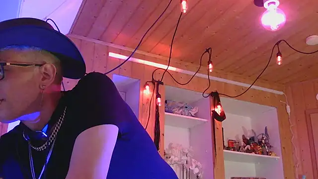 AskAveryAnything online show from May 2026 08:52:02 PM