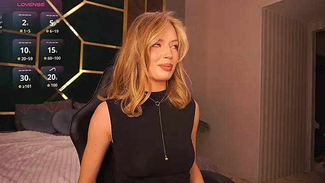 MollyyMayy online show from April 2026 05:27:02 PM