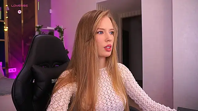 MollyyMayy online show from February 2026 04:04:01 PM