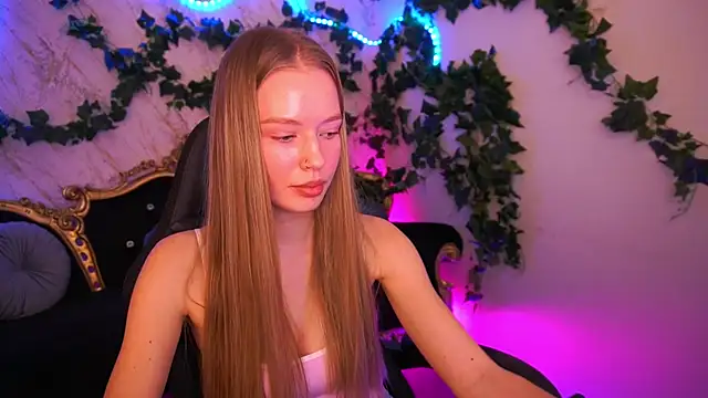 Snapshot of MollyyMayy chatting on December 2025 04:57:01 PM MollyyMayy online show from December 2025 04:57:01 PM