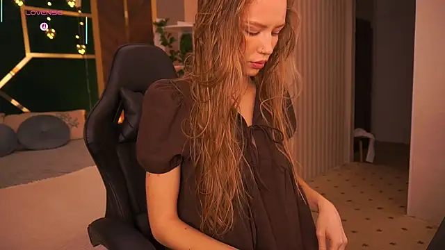 MollyyMayy online show from February 2026 11:22:02 AM