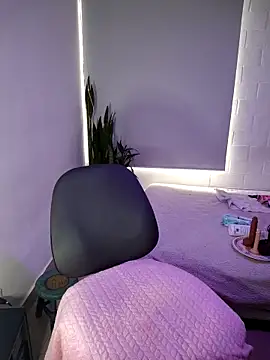 Divine Pouvoir online show from March 2026 07:58:01 PM