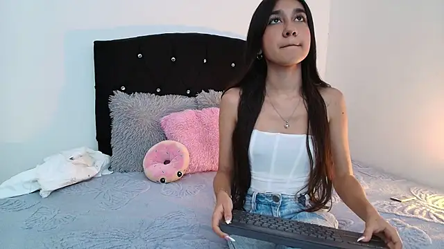 Mimi Glow online show from February 2026 07:22:01 PM