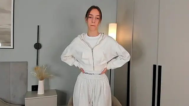 Snapshot of MelitaZmijewski chatting on December 2025 07:25:02 AM MelitaZmijewski online show from December 2025 07:25:02 AM