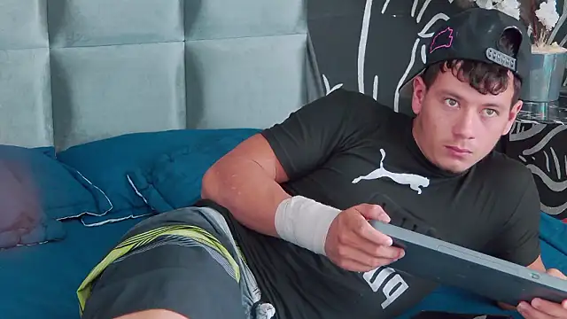 MagnusKnight  online show from February 2026 04:03:02 PM