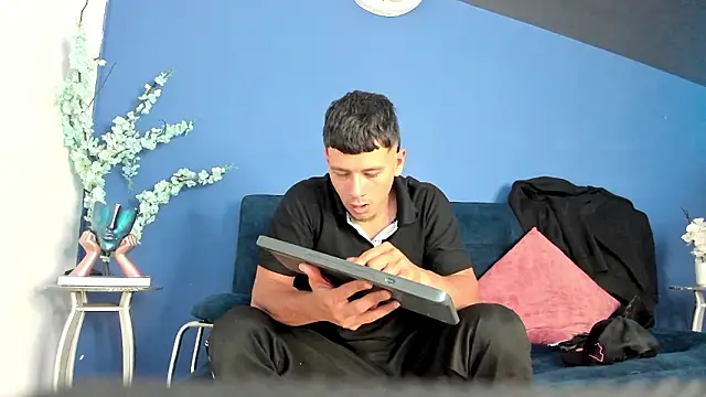 MagnusKnight  online show from February 2026 06:17:01 PM