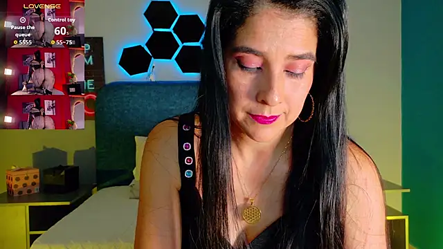Snapshot of Sunny_River chatting on April 2026 03:13:01 PM Sunny River online show from April 2026 03:13:01 PM