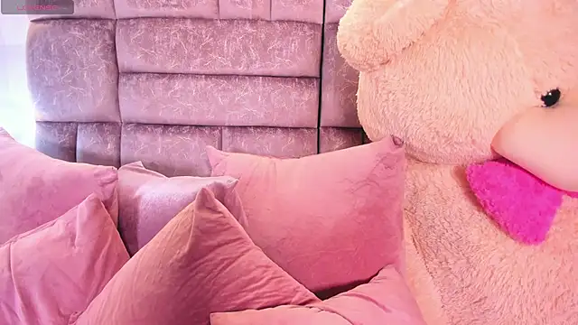 miaa quinn online show from December 2025 02:49:01 AM