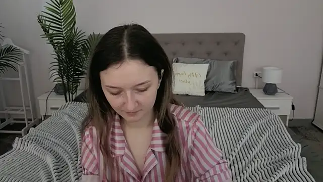 Snapshot of CyrenaLuxe chatting on March 2026 10:06:01 AM CyrenaLuxe online show from March 2026 10:06:01 AM