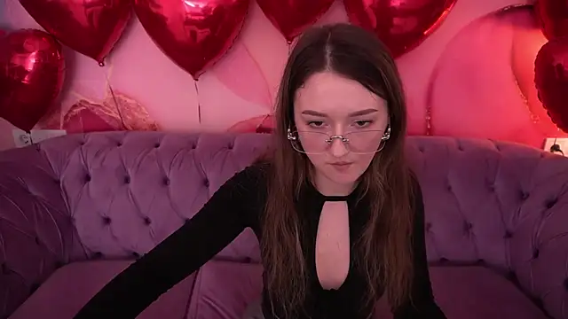 Snapshot of CyrenaLuxe chatting on February 2026 05:45:02 PM CyrenaLuxe online show from February 2026 05:45:02 PM