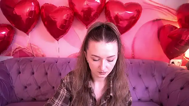 Snapshot of CyrenaLuxe chatting on February 2026 01:11:02 PM CyrenaLuxe online show from February 2026 01:11:02 PM