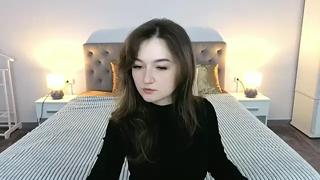 Snapshot of CyrenaLuxe chatting on April 2026 05:24:01 AM CyrenaLuxe online show from April 2026 05:24:01 AM