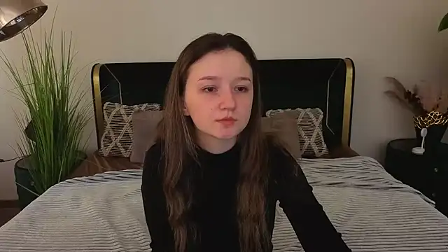 Snapshot of CyrenaLuxe chatting on March 2026 06:47:01 AM CyrenaLuxe online show from March 2026 06:47:01 AM