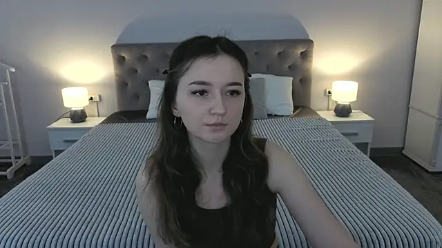 CyrenaLuxe online show from April 2026 06:04:02 AM