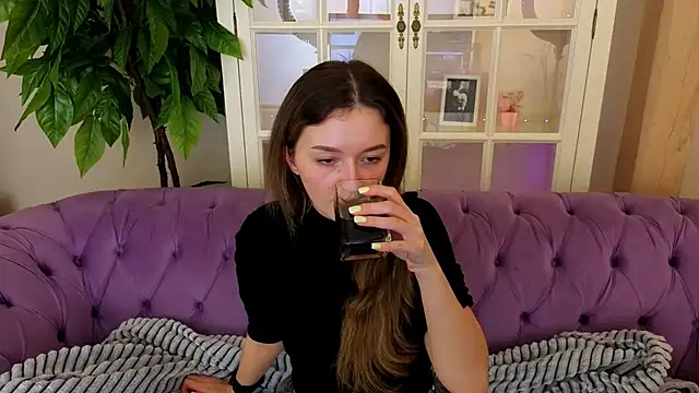 Snapshot of CyrenaLuxe chatting on March 2026 06:20:01 PM CyrenaLuxe online show from March 2026 06:20:01 PM