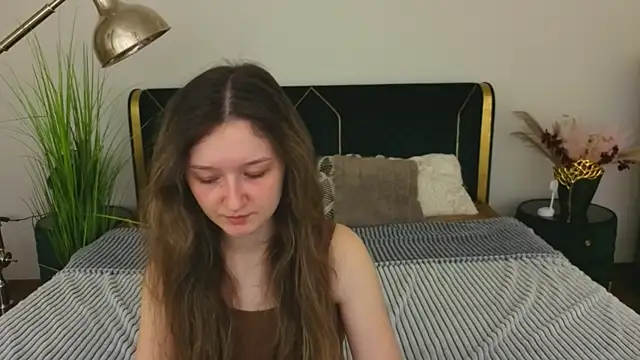 Snapshot of CyrenaLuxe chatting on March 2026 08:43:01 PM CyrenaLuxe online show from March 2026 08:43:01 PM