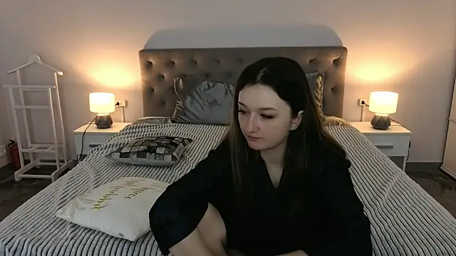 Snapshot of CyrenaLuxe chatting on April 2026 06:41:02 AM CyrenaLuxe online show from April 2026 06:41:02 AM