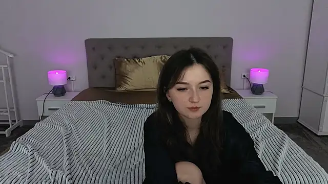 Snapshot of CyrenaLuxe chatting on April 2026 05:28:02 PM CyrenaLuxe online show from April 2026 05:28:02 PM