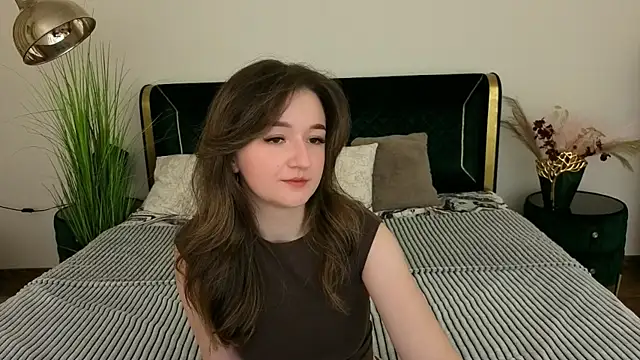 CyrenaLuxe online show from April 2026 07:53:01 PM