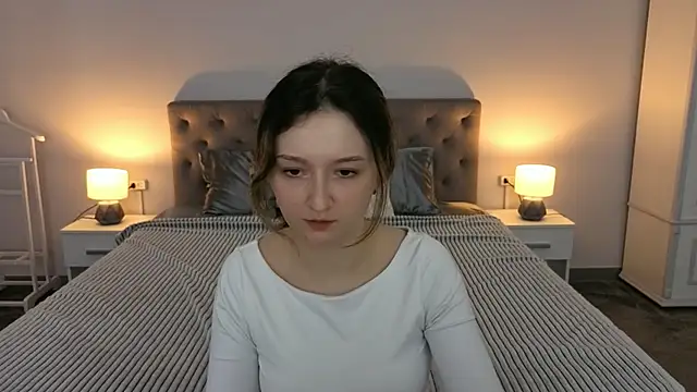 Snapshot of CyrenaLuxe chatting on April 2026 06:04:01 AM CyrenaLuxe online show from April 2026 06:04:01 AM