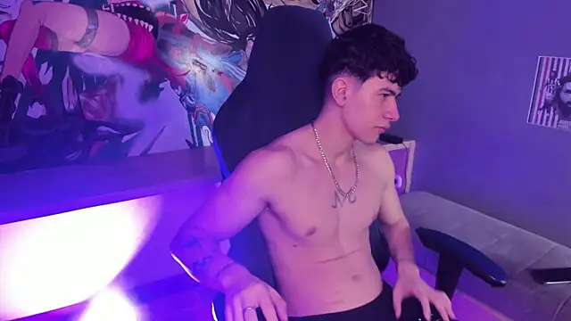 Snapshot of Criss_Adams chatting on March 2026 02:33:02 AM Criss Adams online show from March 2026 02:33:02 AM