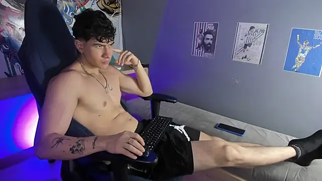 Snapshot of Criss_Adams chatting on January 2026 01:53:02 AM Criss Adams online show from January 2026 01:53:02 AM