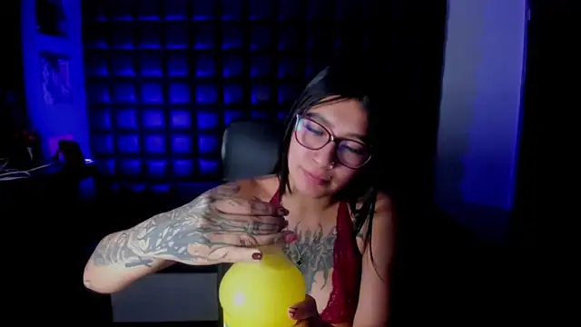 MiaFox 03 online show from April 2026 11:28:02 PM