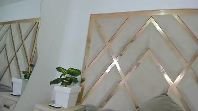 Selenaasm online show from April 2026 08:57:01 PM