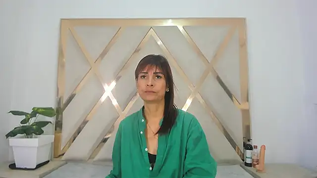 Selenaasm online show from February 2026 09:02:02 PM