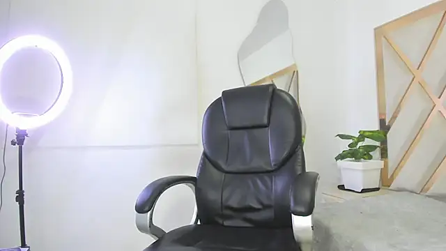 Selenaasm online show from February 2026 09:17:01 PM