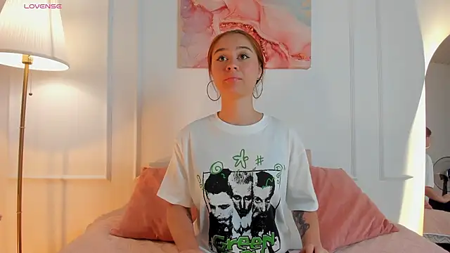 Amelia Saenz  online show from March 2026 09:26:02 PM